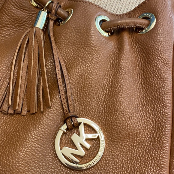 Michael Kors Astor grommet ring tote in brown leather - Picture 8 of 8